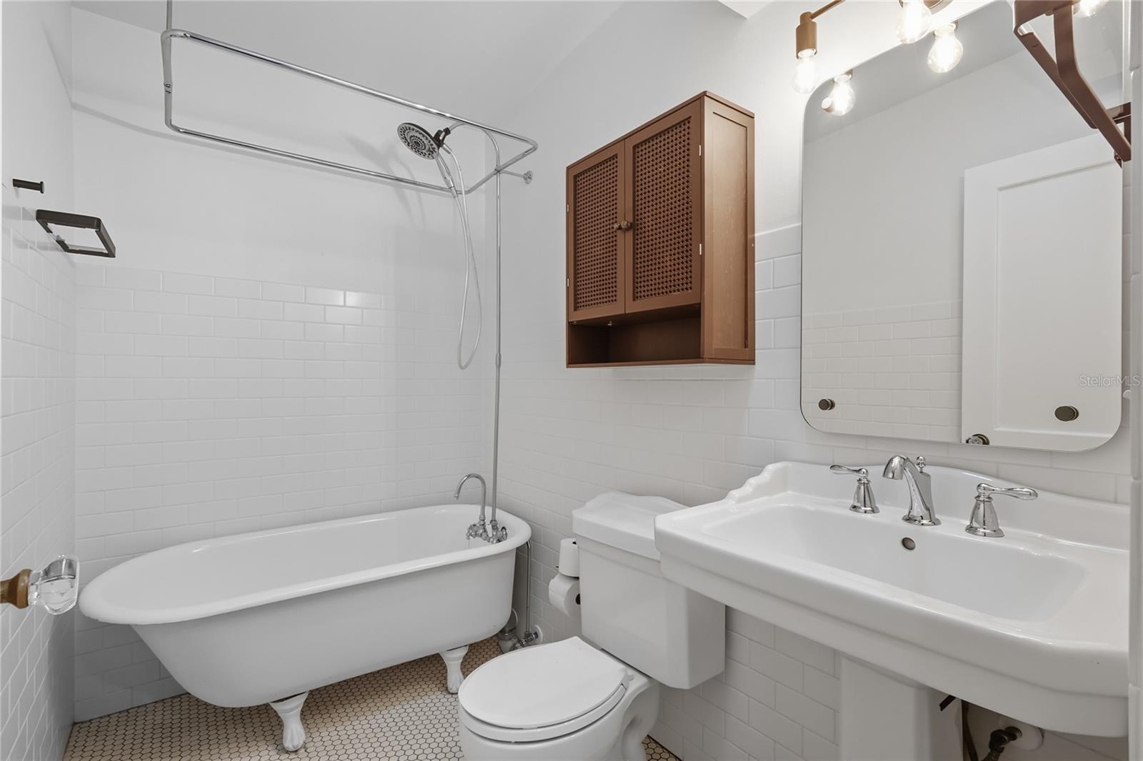 LAKE FOREST PARK - Residential Lease