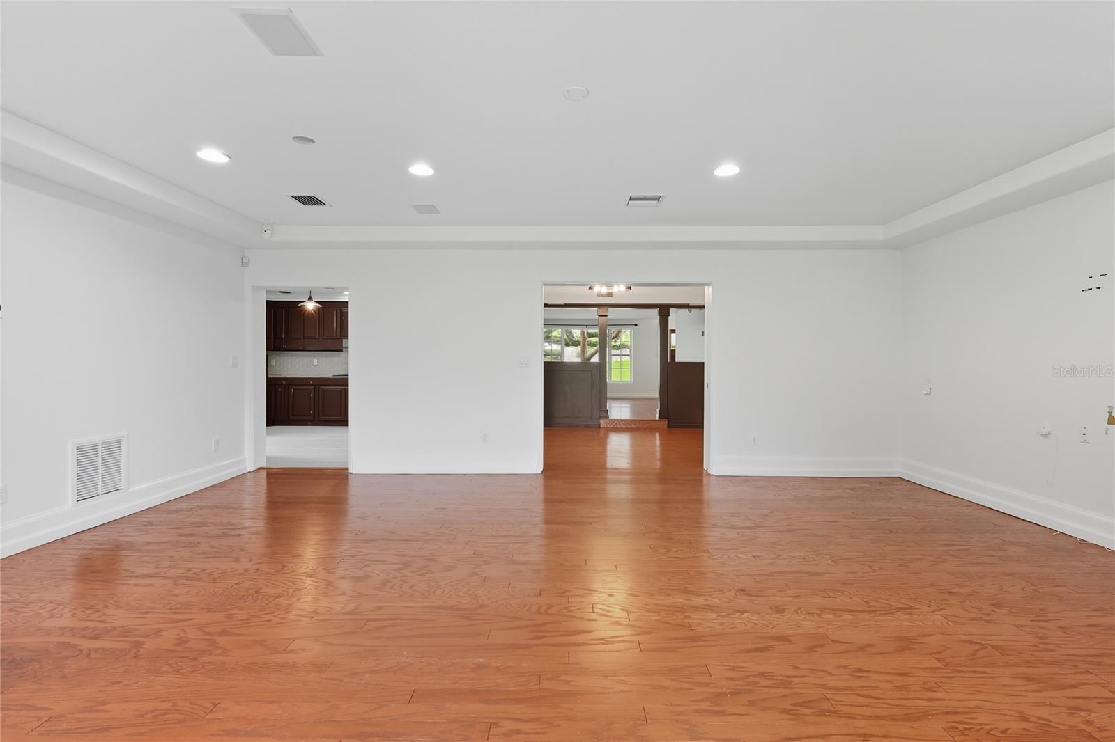 LAKE FOREST PARK - Residential Lease