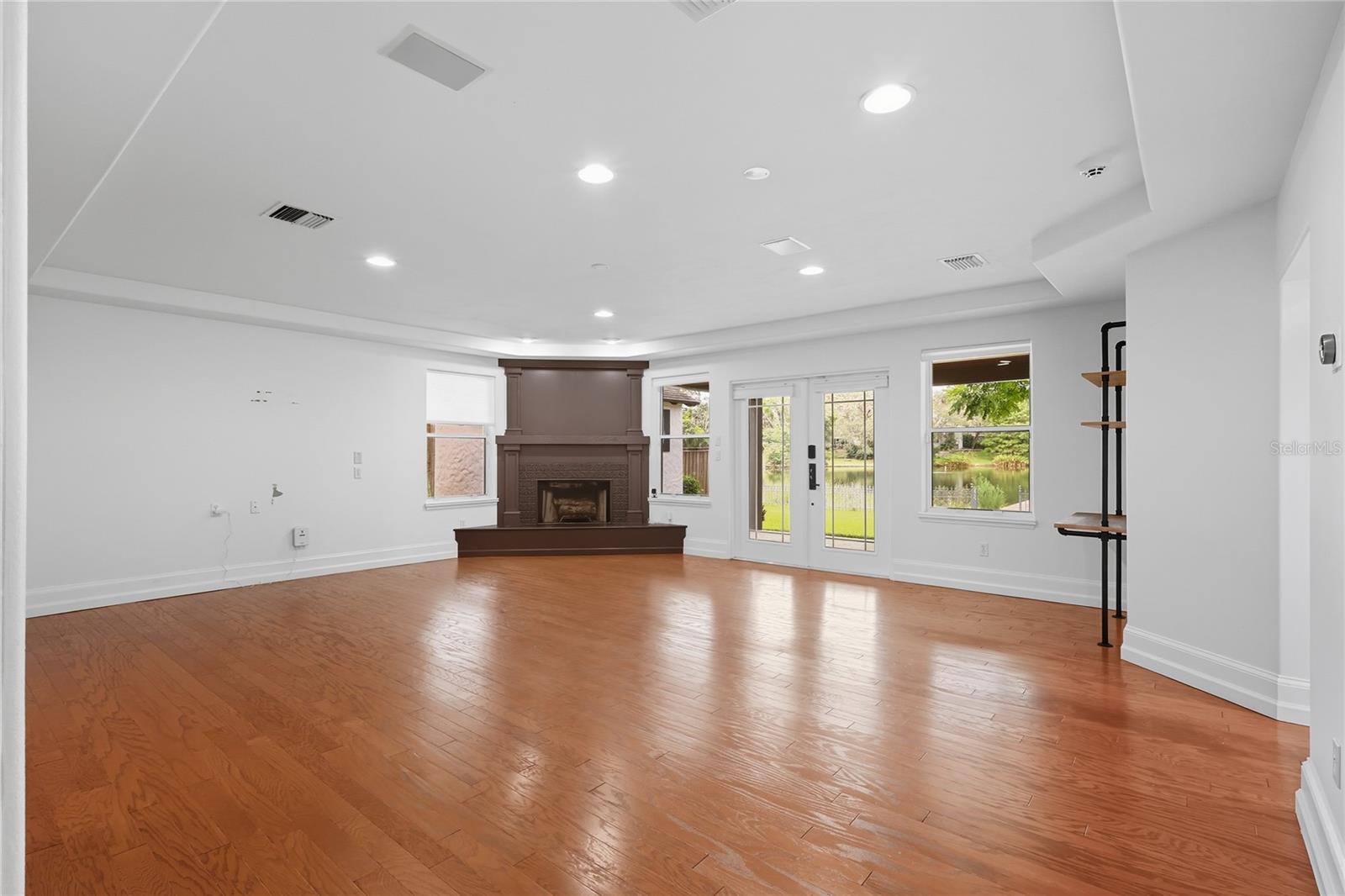 LAKE FOREST PARK - Residential Lease