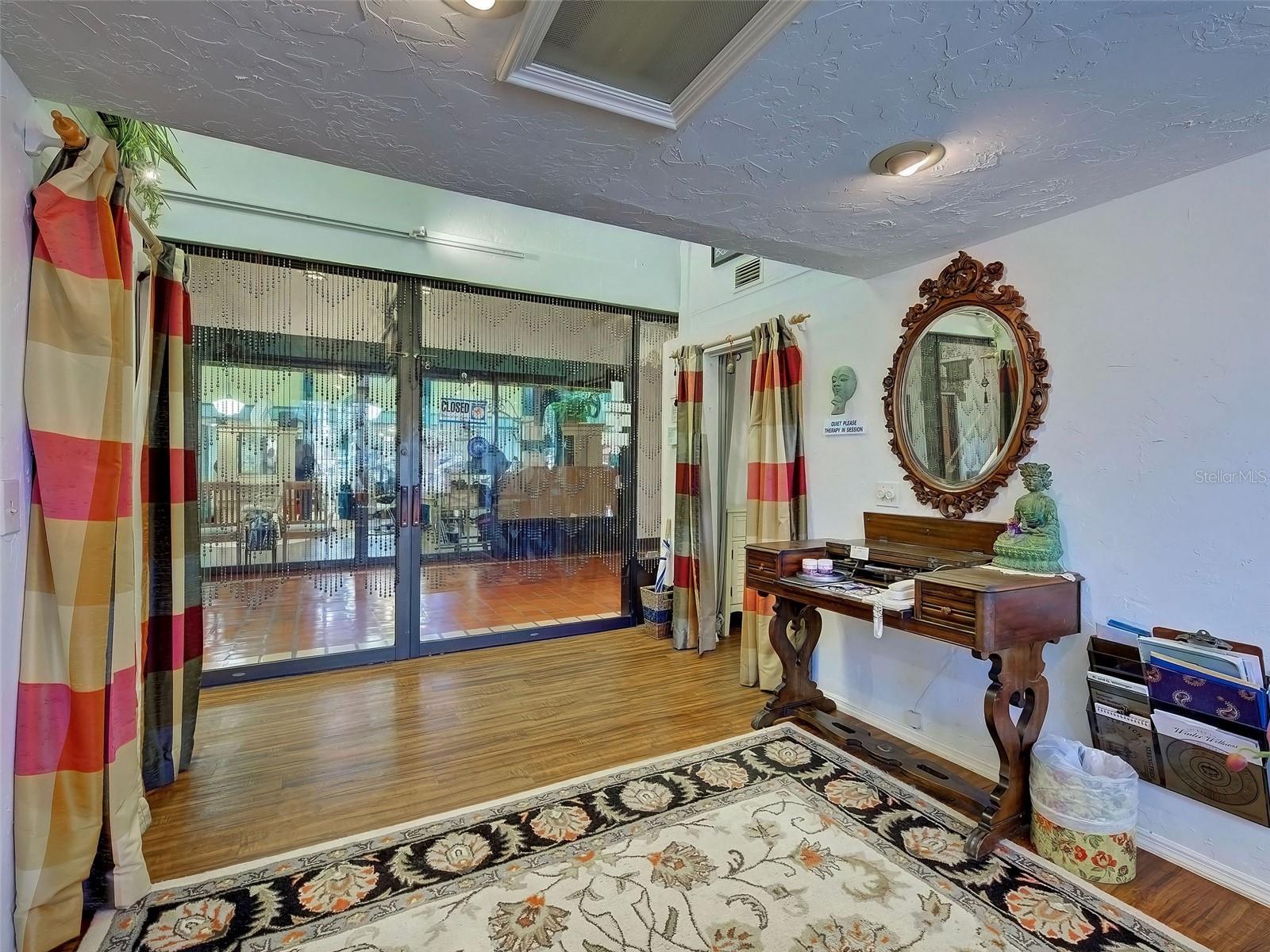 VENICE CENTRE - Commercial Sale