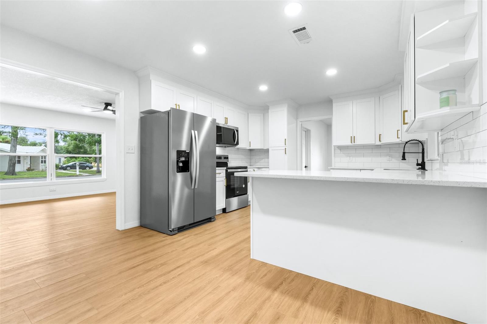 2201 20TH STREET COURT W