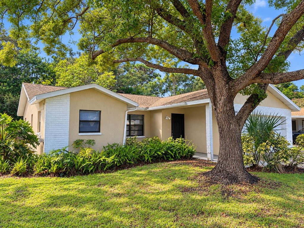 Photo of 2821 Eagle Run Circle S, Clearwater, FL 33760 (MLS # TB8553663)