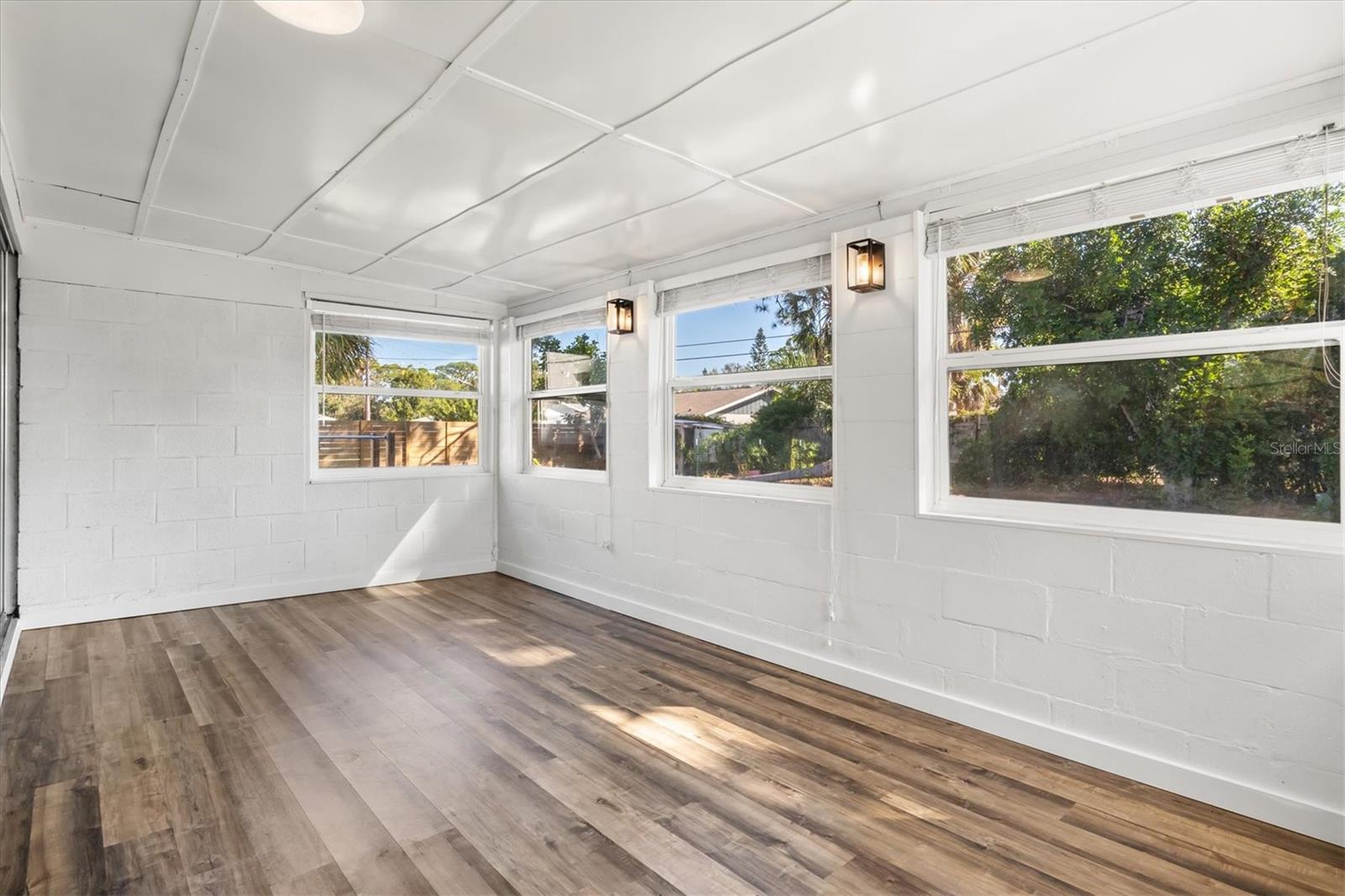 SUNSET BEACH - Residential