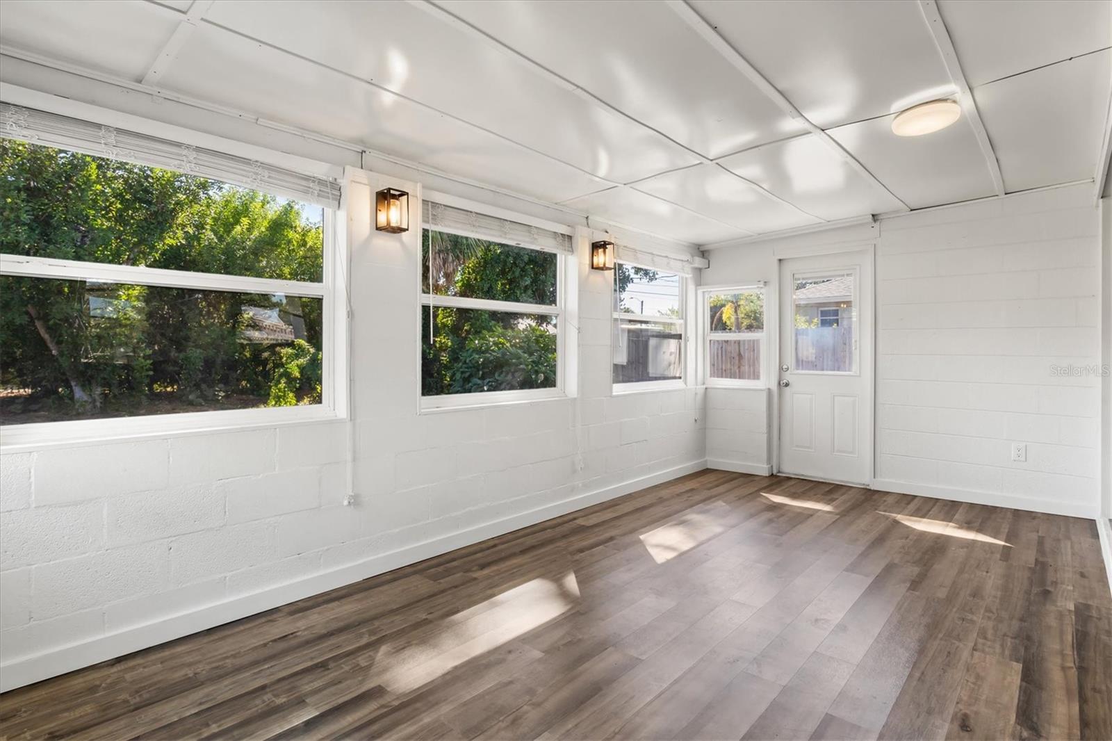 SUNSET BEACH - Residential