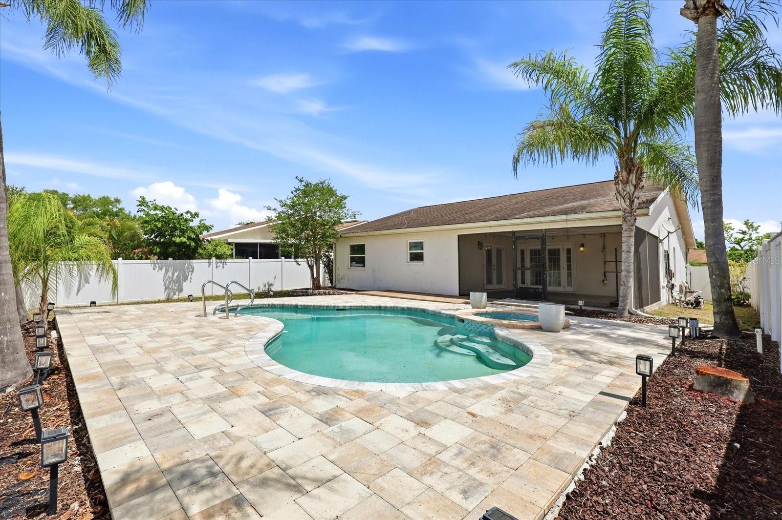 LAKES OF PINE RIDGE THE - Residential