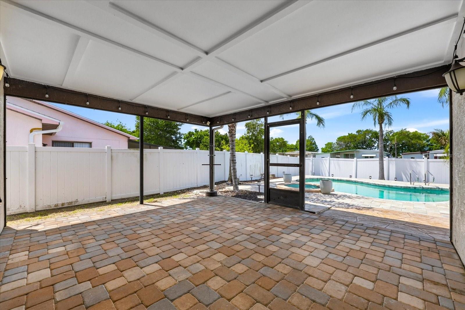 LAKES OF PINE RIDGE THE - Residential