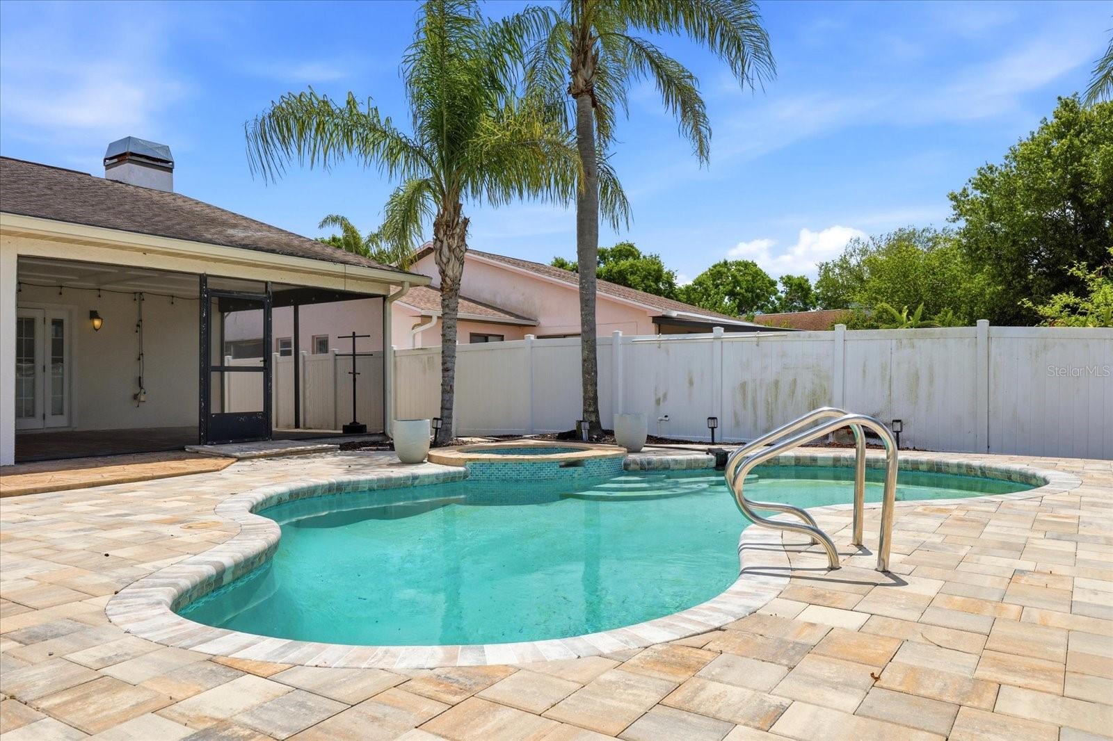 LAKES OF PINE RIDGE THE - Residential