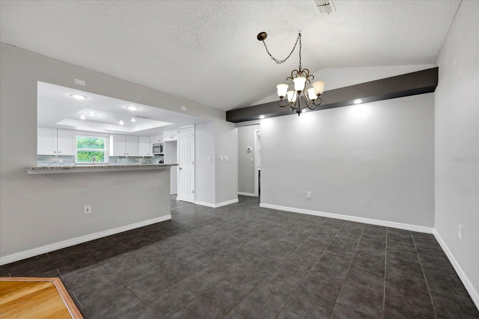 LAKES OF PINE RIDGE THE - Residential