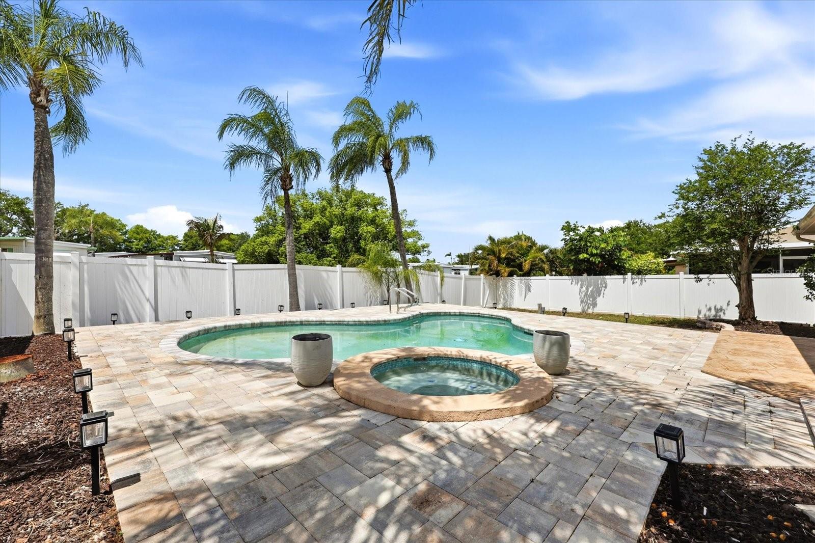 LAKES OF PINE RIDGE THE - Residential