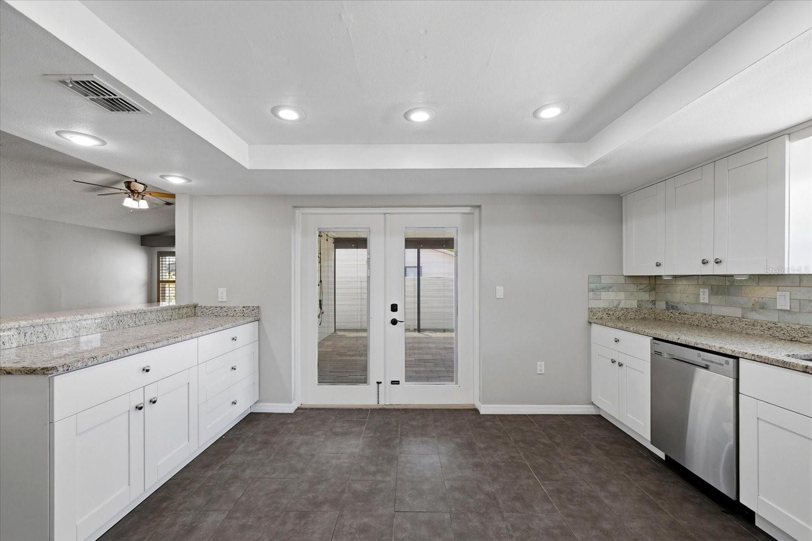 LAKES OF PINE RIDGE THE - Residential