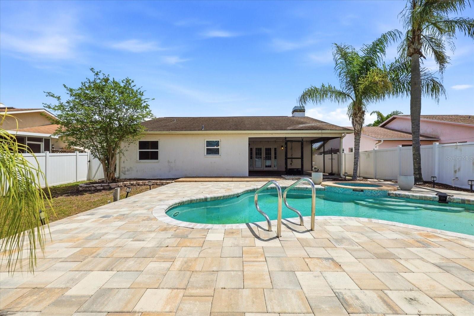 LAKES OF PINE RIDGE THE - Residential