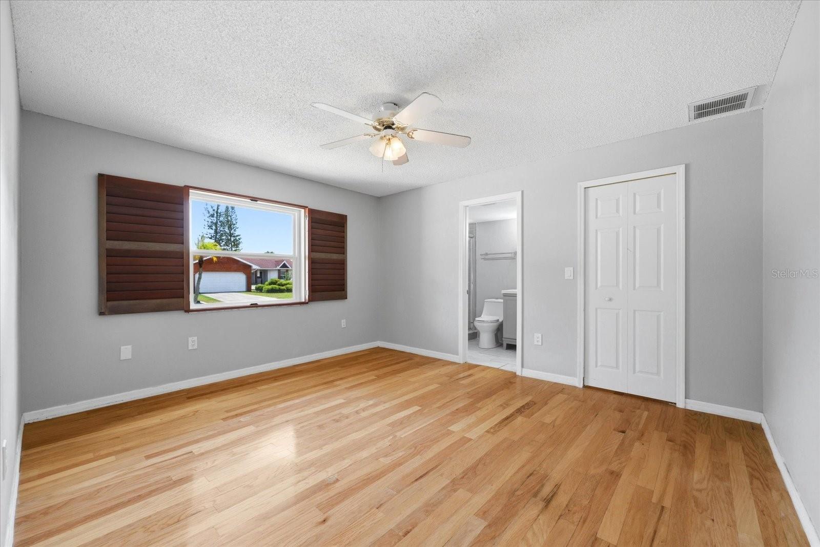 LAKES OF PINE RIDGE THE - Residential