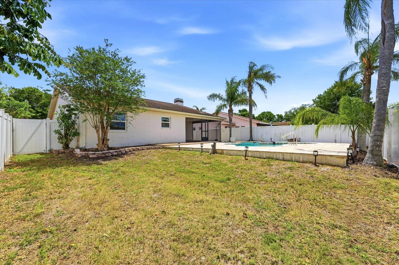 LAKES OF PINE RIDGE THE - Residential