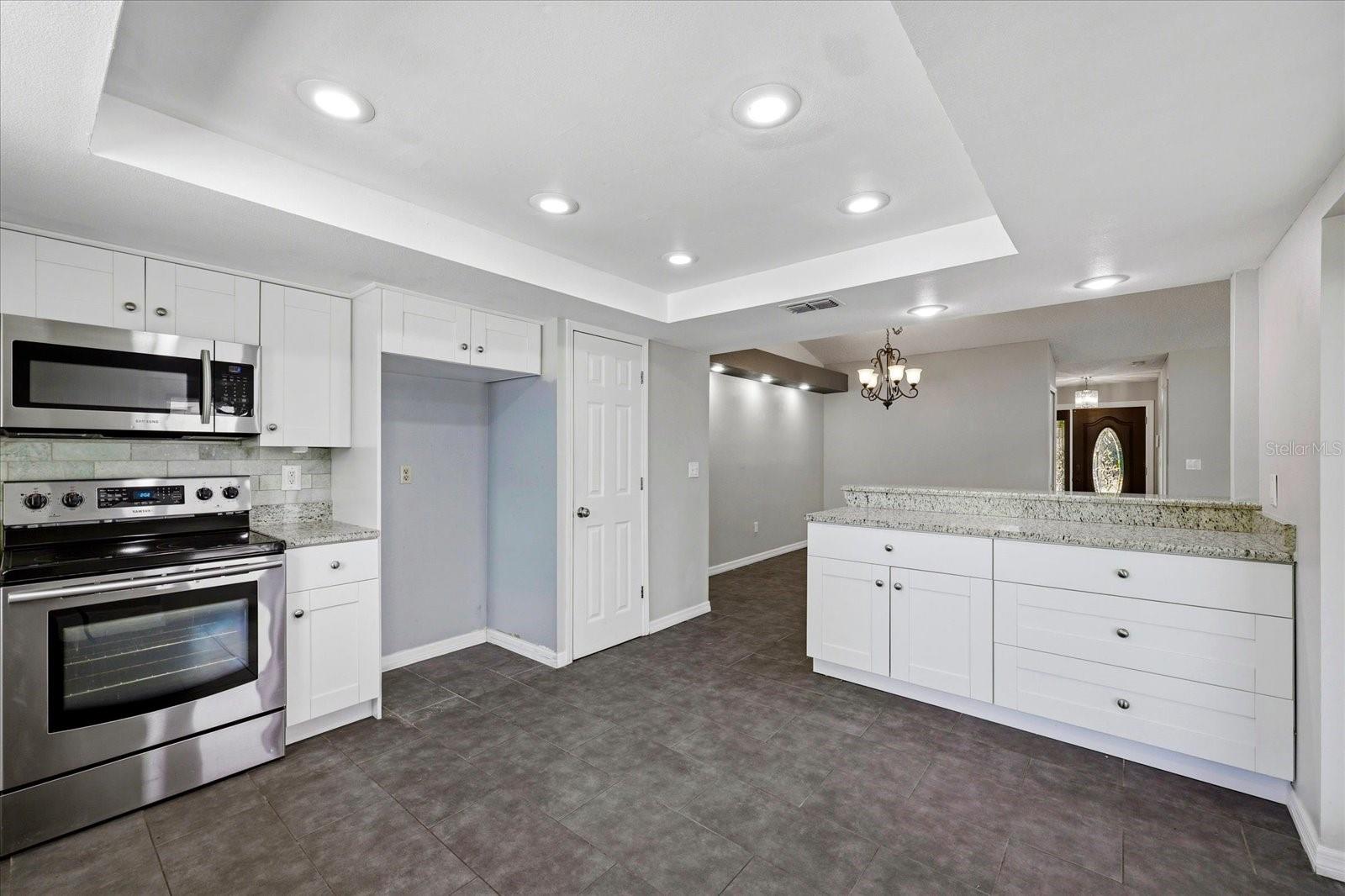 LAKES OF PINE RIDGE THE - Residential