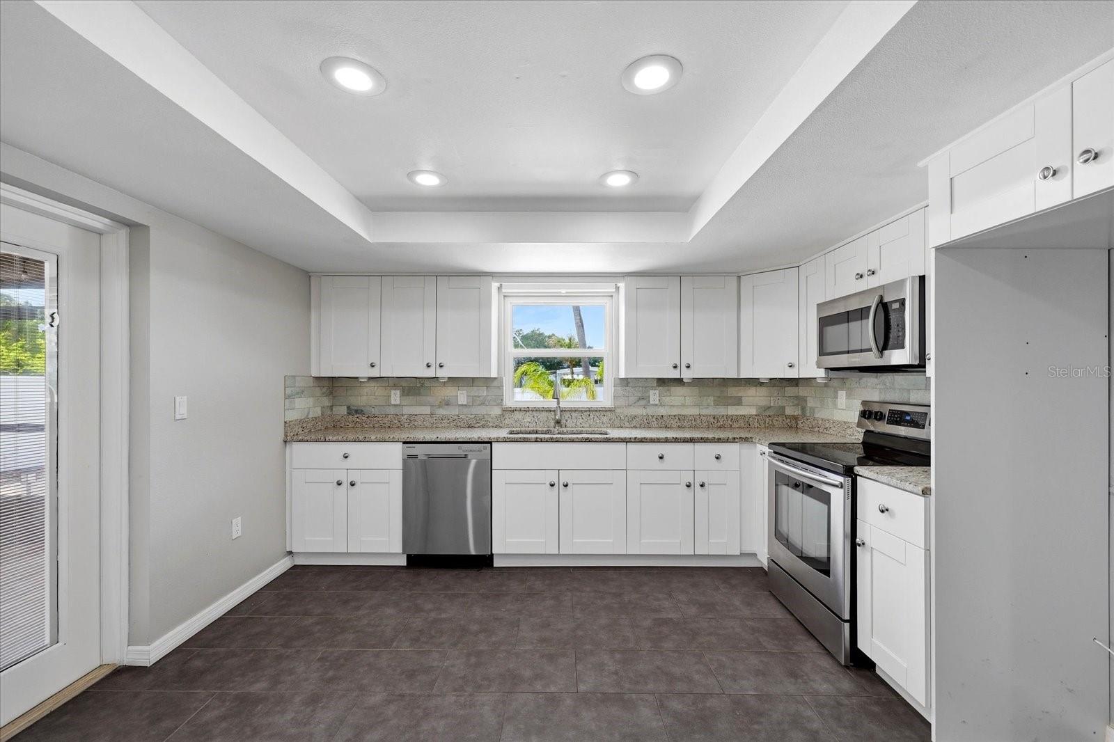 LAKES OF PINE RIDGE THE - Residential