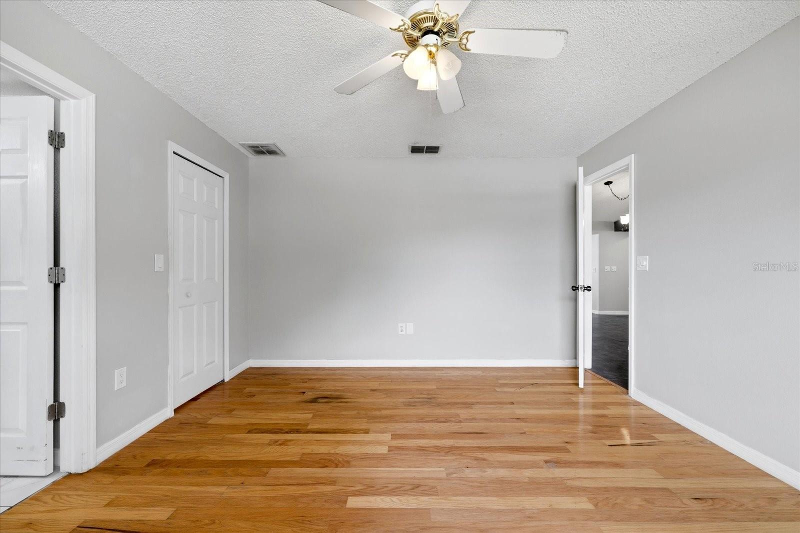 LAKES OF PINE RIDGE THE - Residential