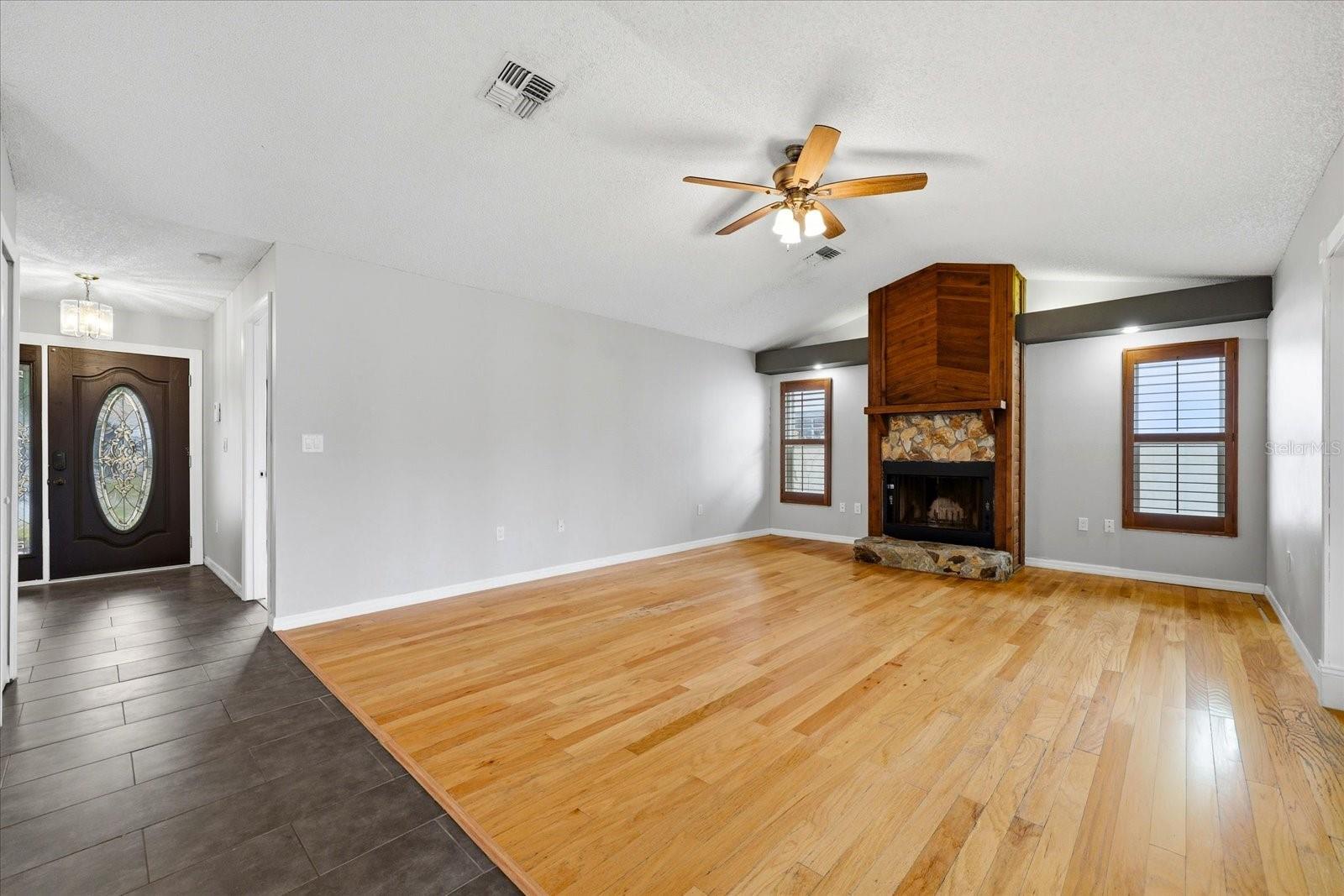 LAKES OF PINE RIDGE THE - Residential