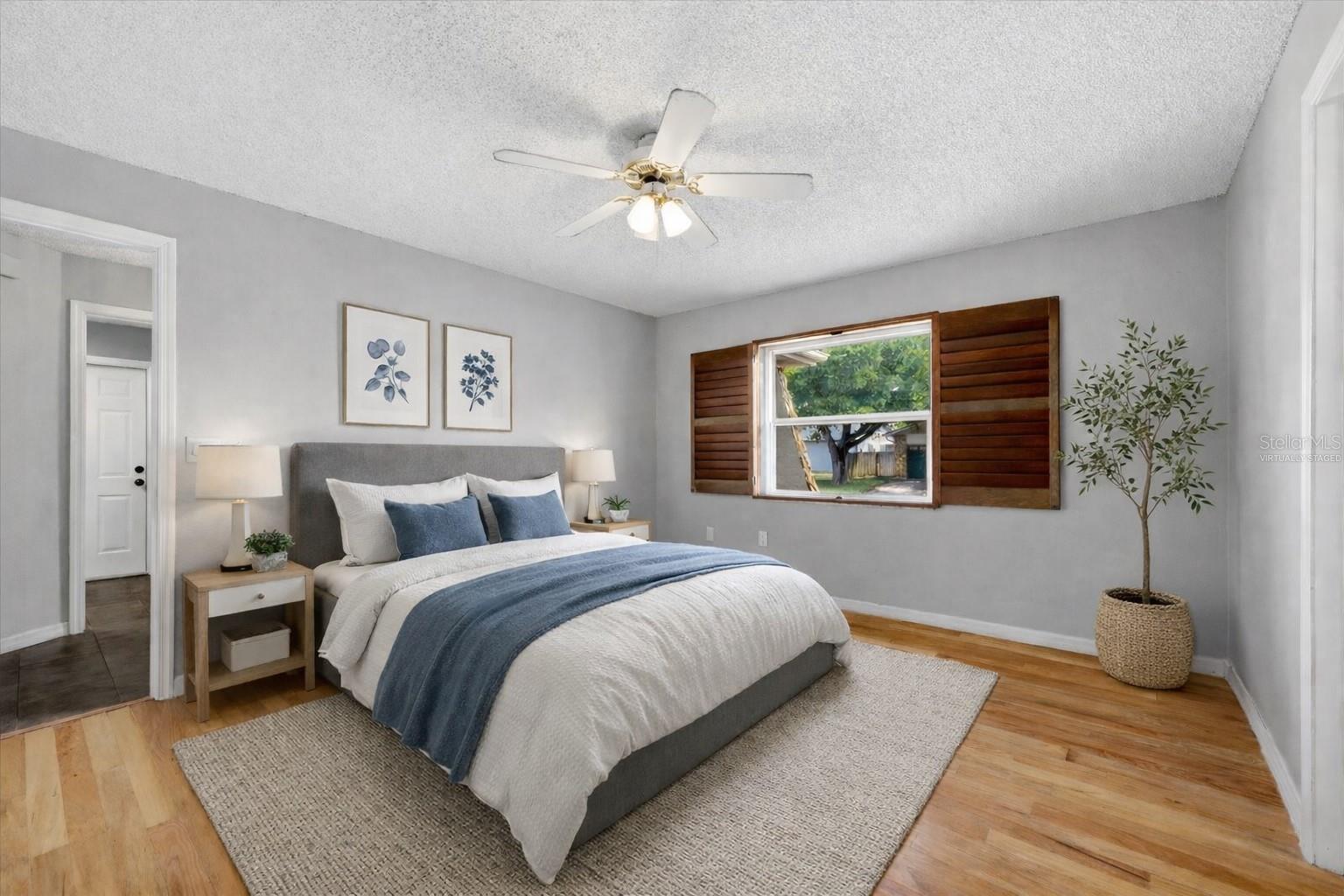 LAKES OF PINE RIDGE THE - Residential