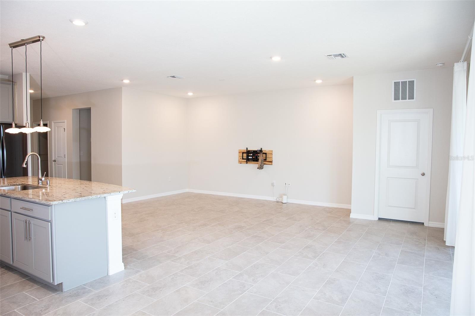 LANDING PH 1 - Residential Lease