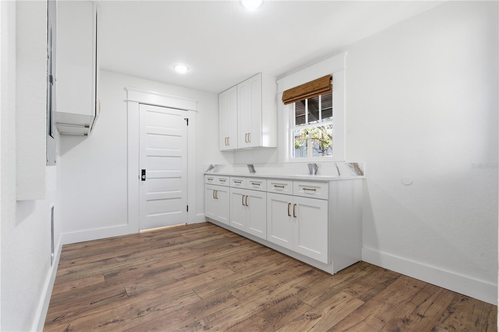 SUWANEE HEIGHTS - Residential