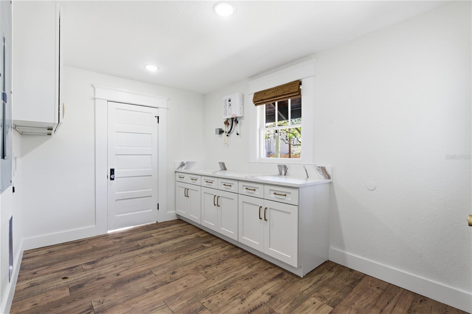 SUWANEE HEIGHTS - Residential