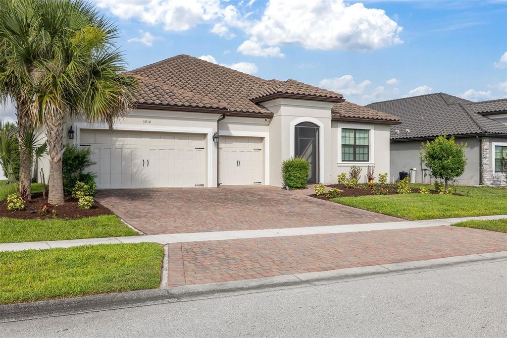 Photo of 3910 Redfin Place, Kissimmee, FL 34746 (MLS # S5150540)