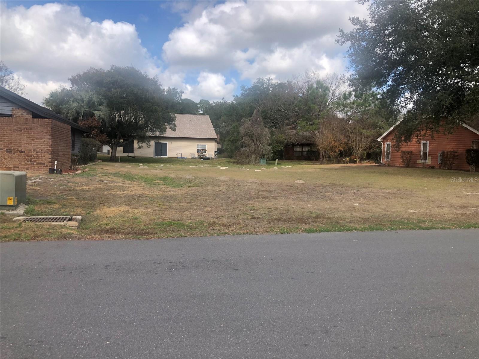 Residential vacant lot for sale in a very nice neighborhood with a golf course. The lot is clean and ready for you to build your dream home.