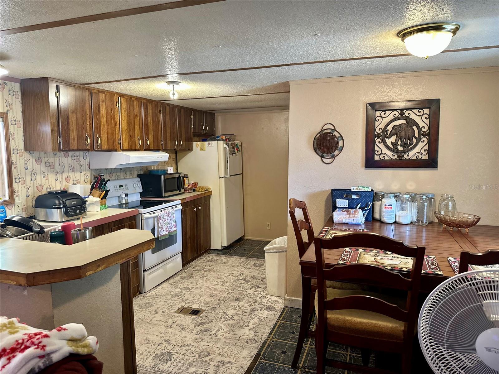 DEKLES 1ST ADD - Residential