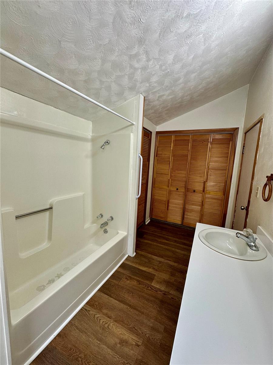 DEKLES 1ST ADD - Residential