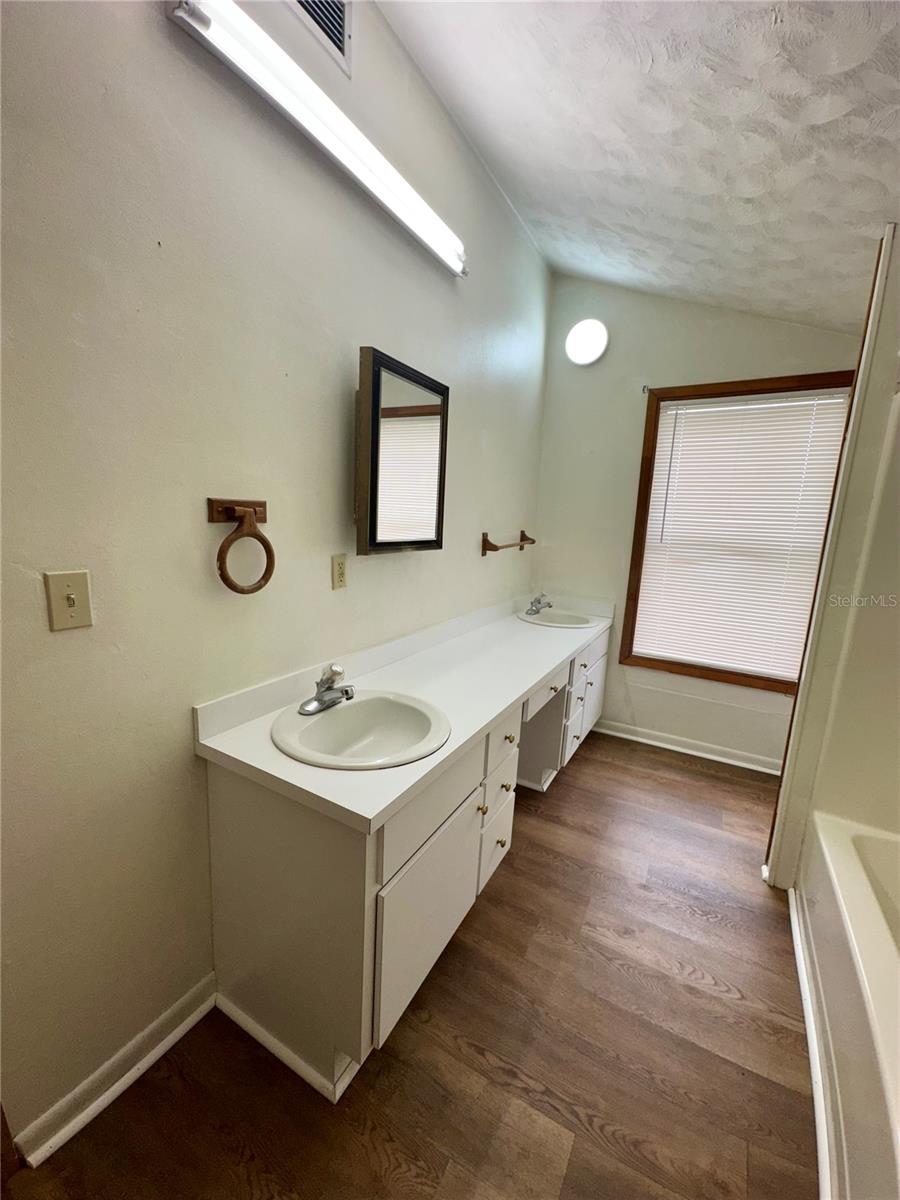 DEKLES 1ST ADD - Residential