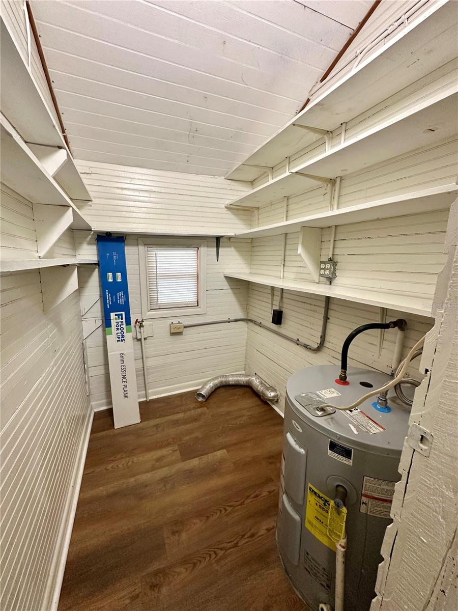 DEKLES 1ST ADD - Residential