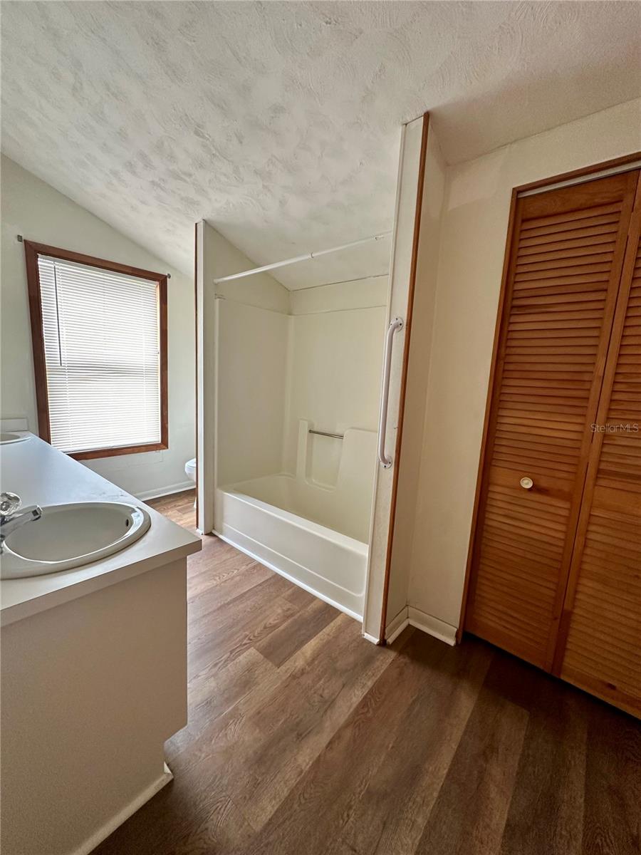 DEKLES 1ST ADD - Residential