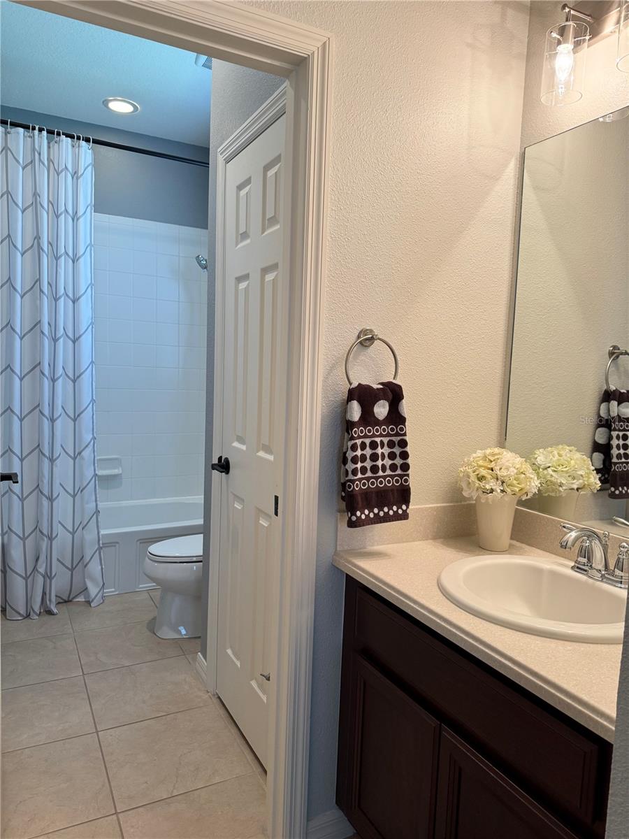 ARBOR LAKES ON PALMER RANCH - Residential Lease