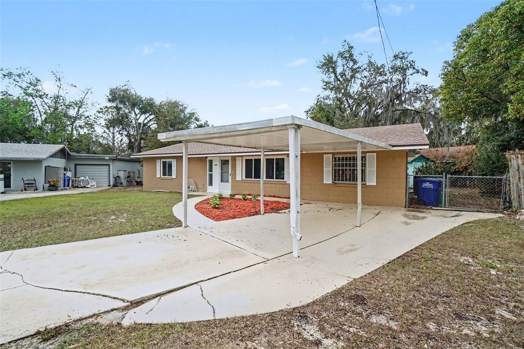 Photo of 803 Carol Court, Tavares, FL 32778 (MLS # O6383376)