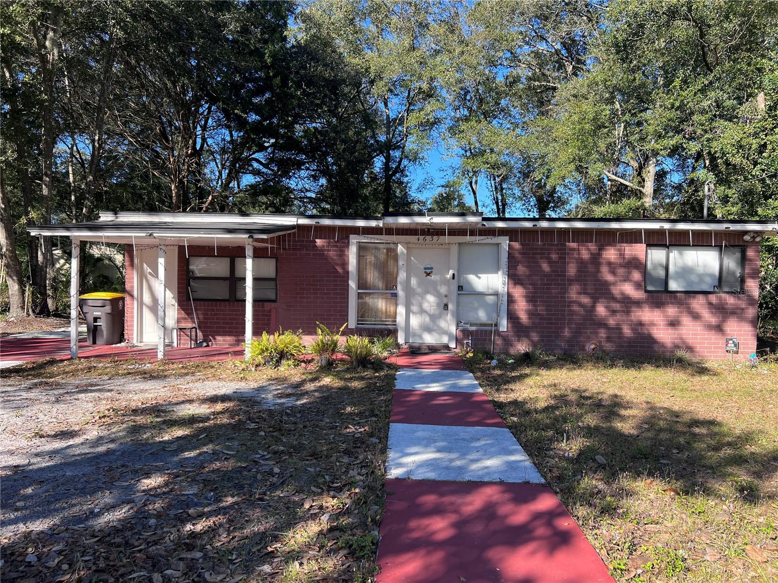 Investor Special or Perfect starter Home!
3 Bed | 1 Bath | Great Opportunity!
Calling all investors and first-time homebuyers! Don’t miss this affordable and functional 3-bedroom, 1-bath home nestled in a quiet Jacksonville neighborhood. This property offers solid bones and a great layout, ready for your personal touches or updates. Whether you're building your portfolio or stepping into homeownership, this one checks the right boxes!
Features: Spacious lot with room to expand, Functional layout with great potential, Convenient location near schools, shopping & major highways, Ideal rental or starter home
Priced to sell – this opportunity won’t last long!
Schedule your showing today!
