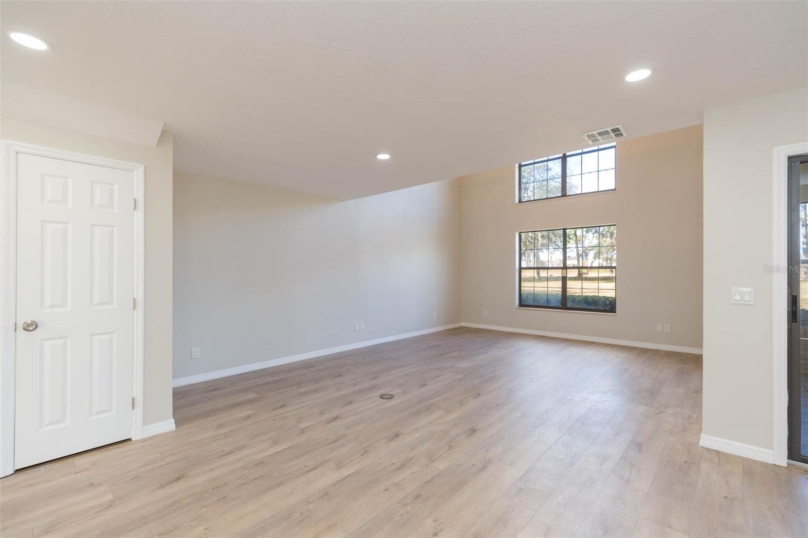 SILVER OAKS PH 01 - Residential Lease