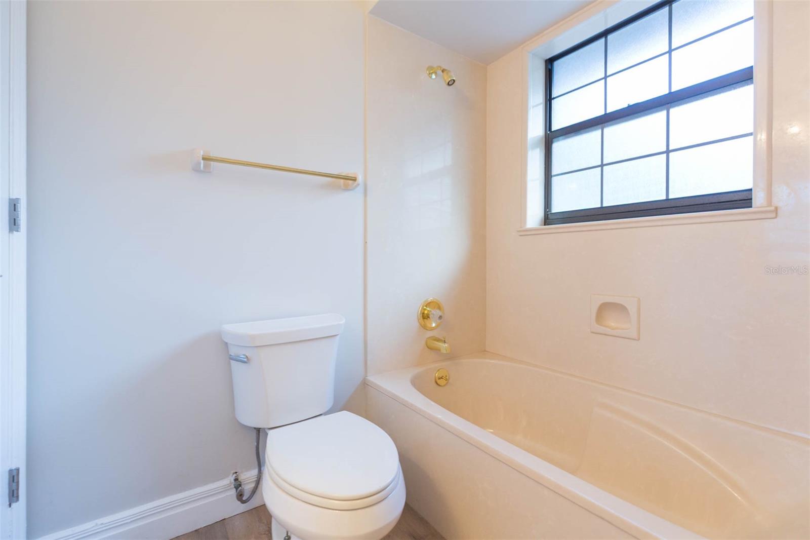 SILVER OAKS PH 01 - Residential Lease