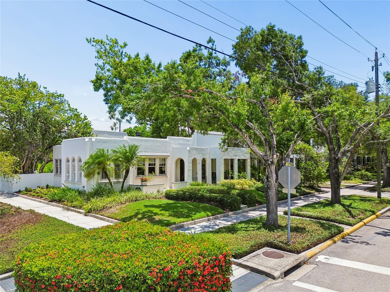 800 S PACKWOOD AVENUE