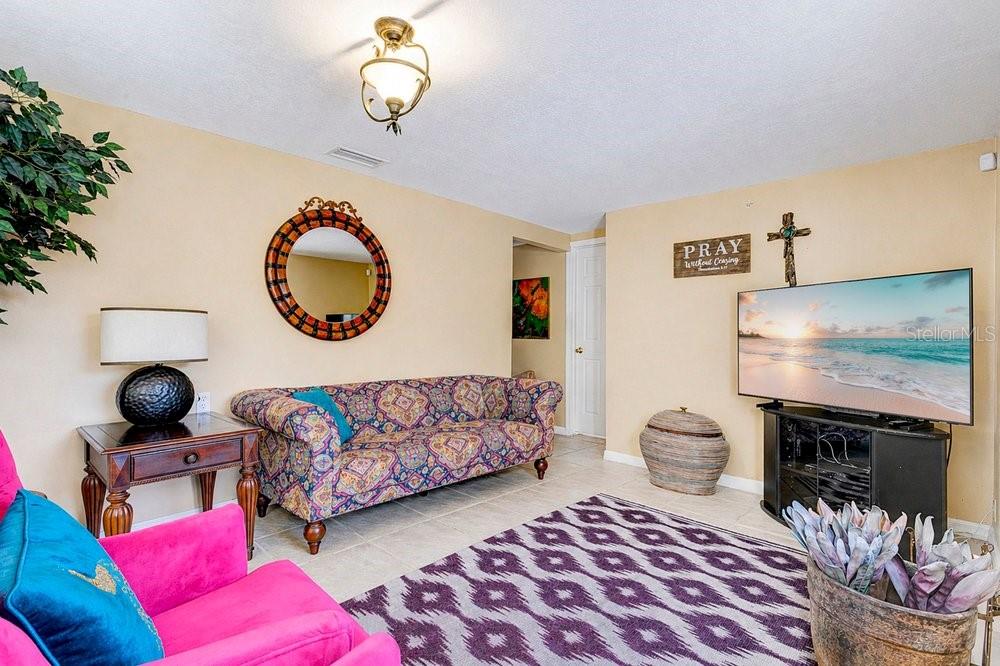 MILTON SQUARE - Residential