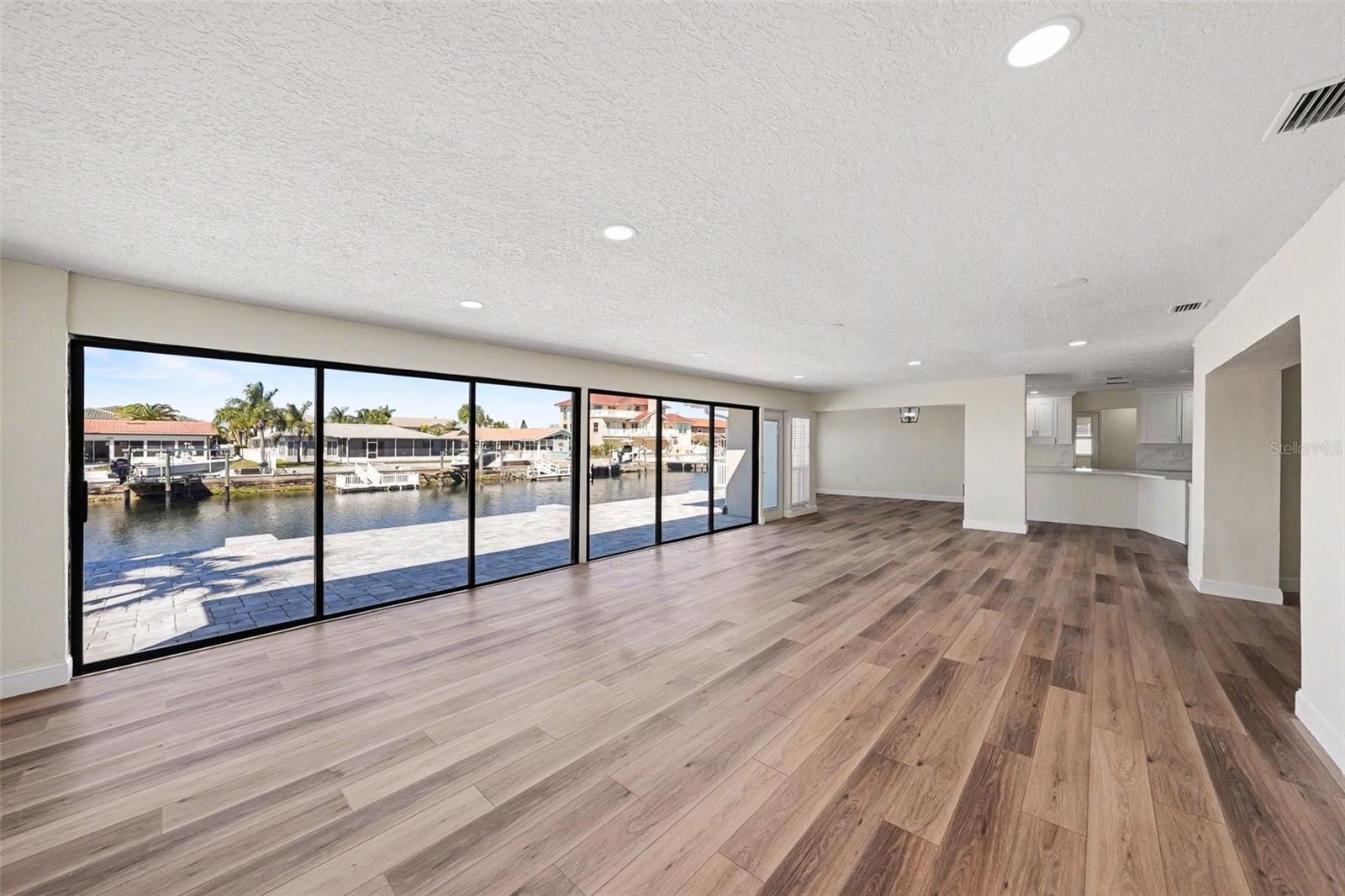 FLOR A MAR - Residential