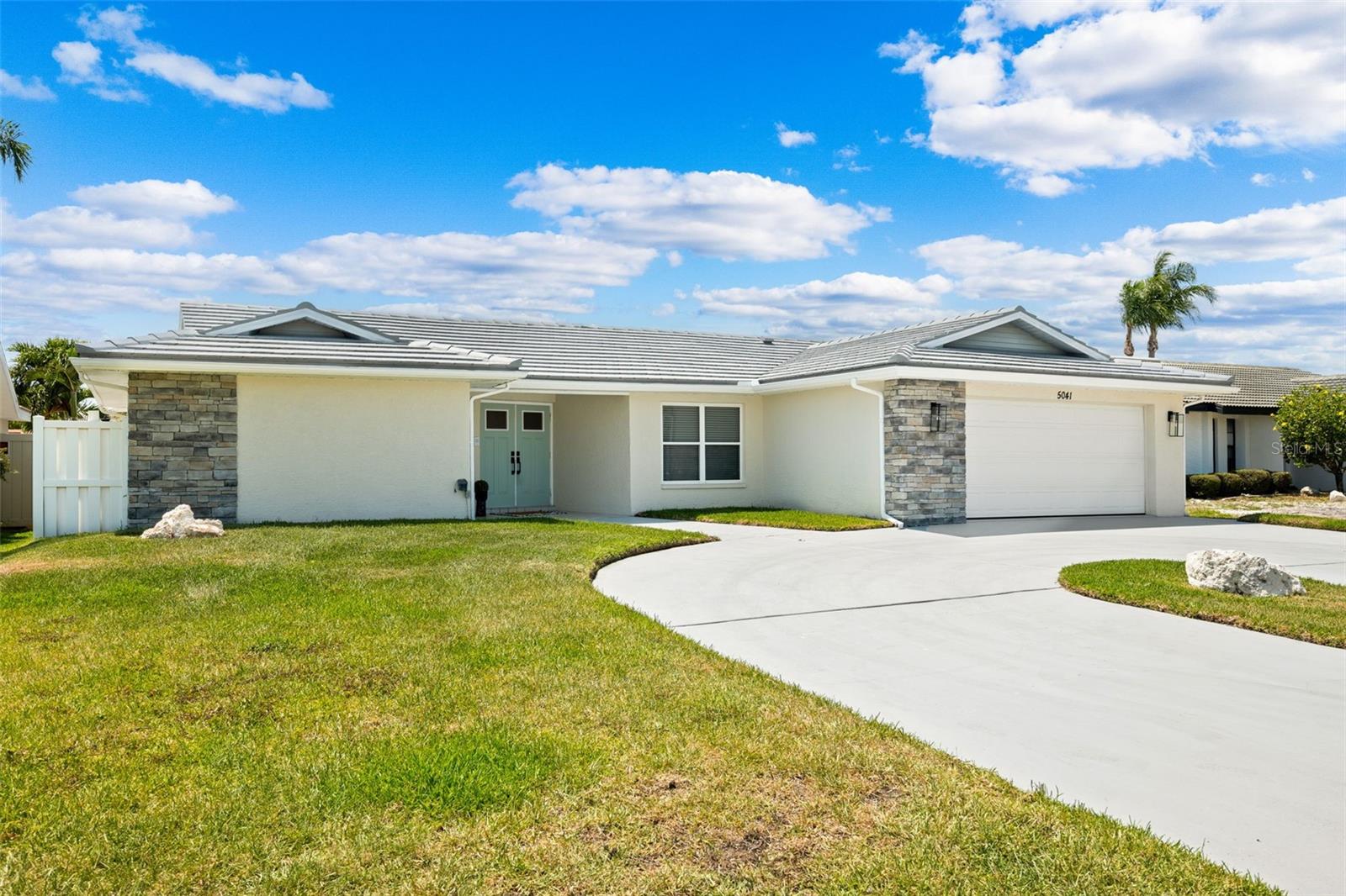 FLOR A MAR - Residential