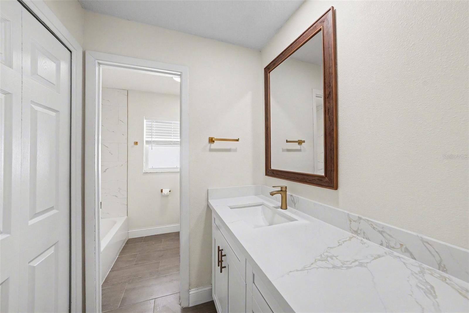 FLOR A MAR - Residential