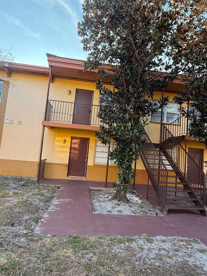 Spacious 3-bed2-bath apartment for rent , conveniently located just 5 minutes from Florida Mall. This apartment is in a prime area surrounded by shopping centers, supermarkets, restaurants, schools, and entertainment options. Enjoy easy access to major highways, making commuting around Orlando quick and simple. The unit offers a comfortable layout with plenty of space, perfect for families or anyone looking for a well-located and convenient place to call home. Great location, great value—don’t miss out!