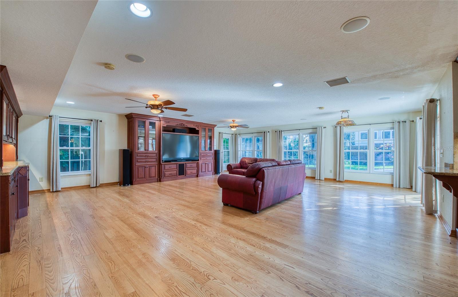 WESTCHESTER OF COUNTRYSIDE - Residential