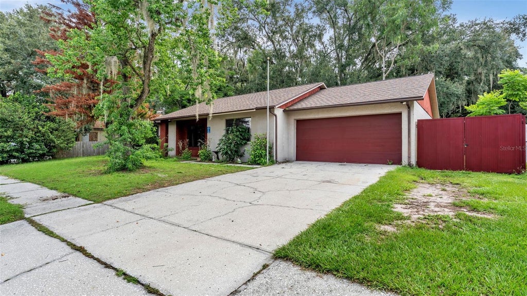 Photo of 2110 Johnson Loop, Plant City, FL 33563 (MLS # L4963877)