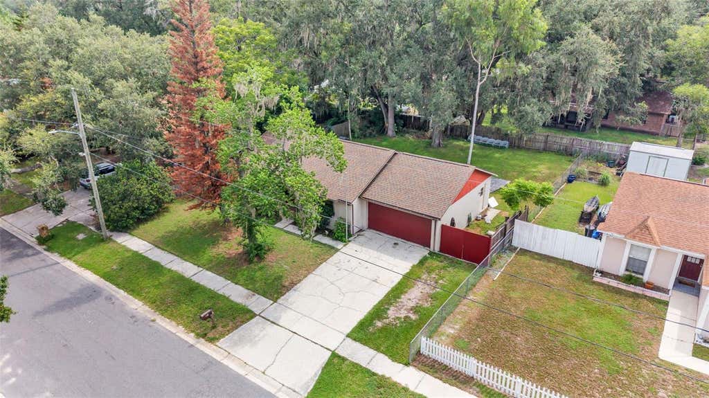 Photo of 2110 Johnson Loop, Plant City, FL 33563 (MLS # L4963877)