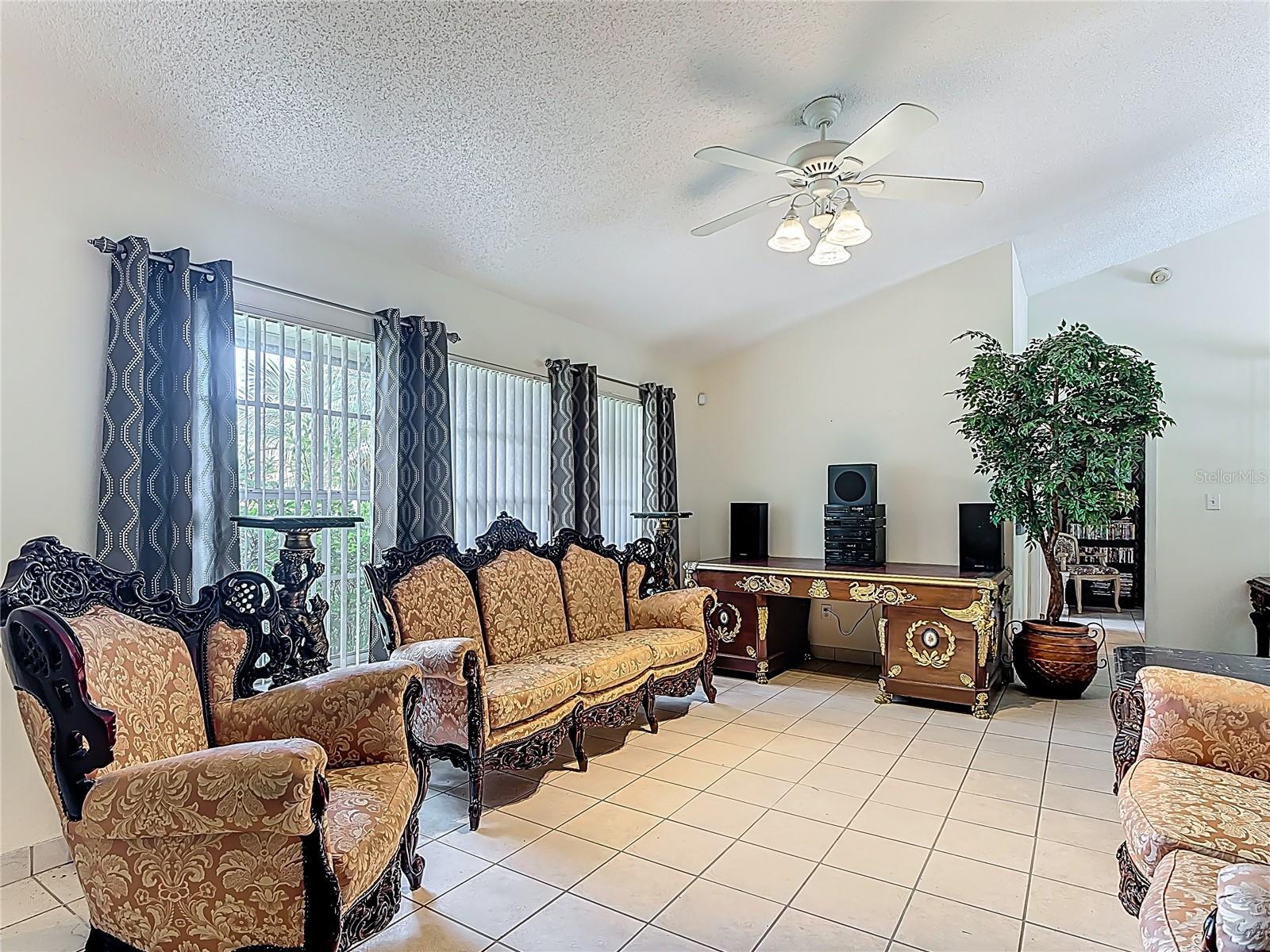 314 SILK OAK DR