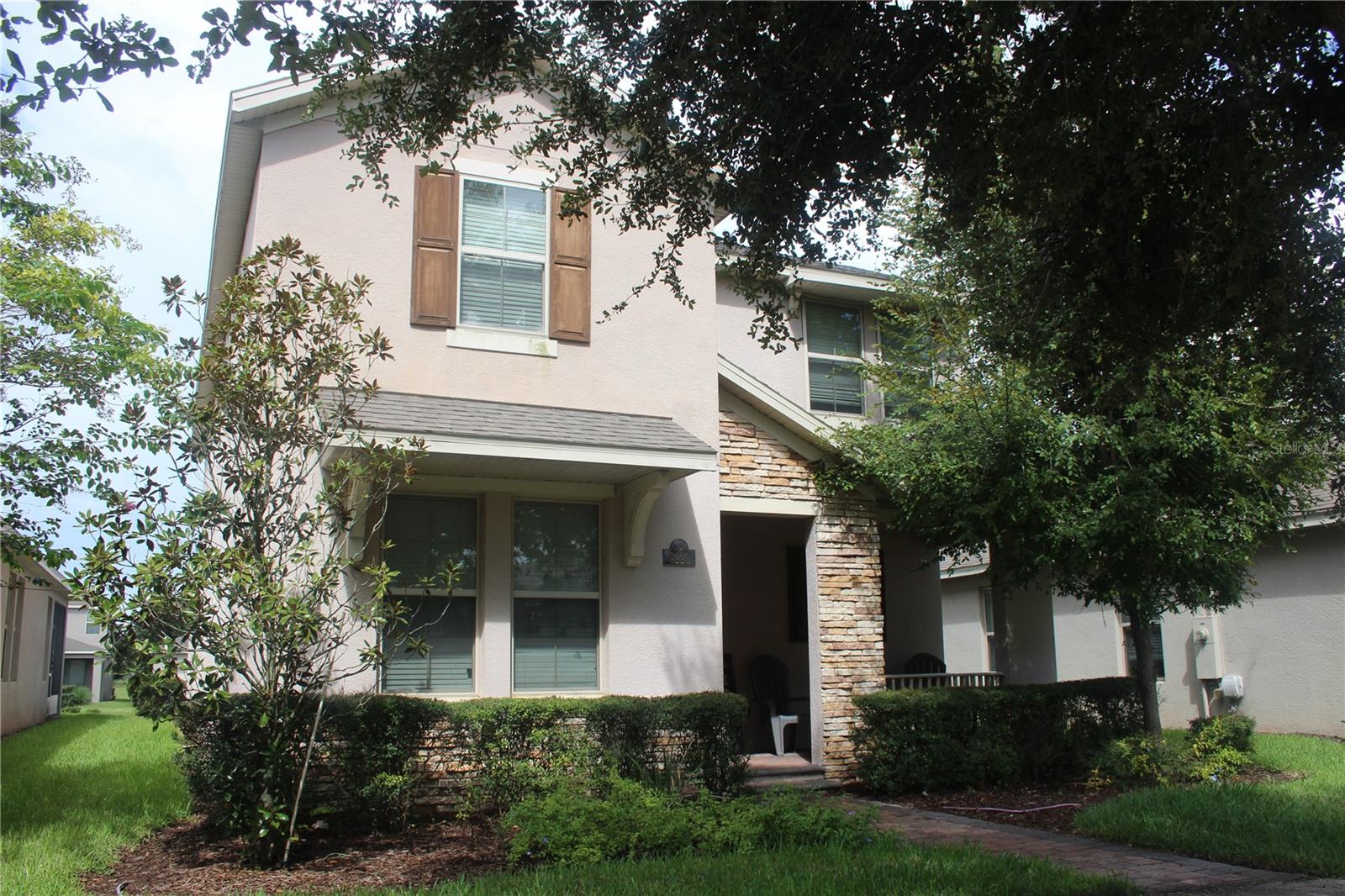 MOTIVATED SELLER! PRICED BELOW MARKET FOR QUICK SALE! Discover the Waterleigh Phase 1 community by DR Horton, conveniently located just a short drive from Disney parks, Universal Studios, and SeaWorld. This tranquil neighborhood features mature trees, beautiful landscapes, walking trails, a dog park, personal gardens, 3 community pools, and a new Publix Supermarket. Community Highlights: Monthly events include food trucks, domino night, story time, golf cart parades, movie night, murder mystery parties, cookie decorating, pet photos, and more! Amenities: Walk to the Phase 1 clubhouse with a resort-style pool, miniature golf, beach volleyball, fitness center, and friendly neighbors. The Cleardon model is a thoughtfully designed 2,477-square-foot home with 4 bedrooms and 3.5 baths. Home Features: Downstairs boasts a bedroom with a private full bath, perfect as a guest suite or home office. The open floor plan offers great space for entertaining. The kitchen includes a large granite island with seating for four, modern appliances (new stove & disposal), plenty of storage, and a walk-in pantry. Upstairs features a loft, 3 bedrooms, 2 baths, and a convenient laundry area. Two bedrooms share a bath with double sinks and a tub/shower combo. The spacious owner’s suite includes a double sink bathroom, walk-in shower, separate water closet, 2 linen closets, and walk-in closet. New HVAC. The HOA covers all lawn care, sprinkler maintenance, and mulch replacement. Schedule your private showing today and envision yourself in this exceptional Winter Garden neighborhood!
