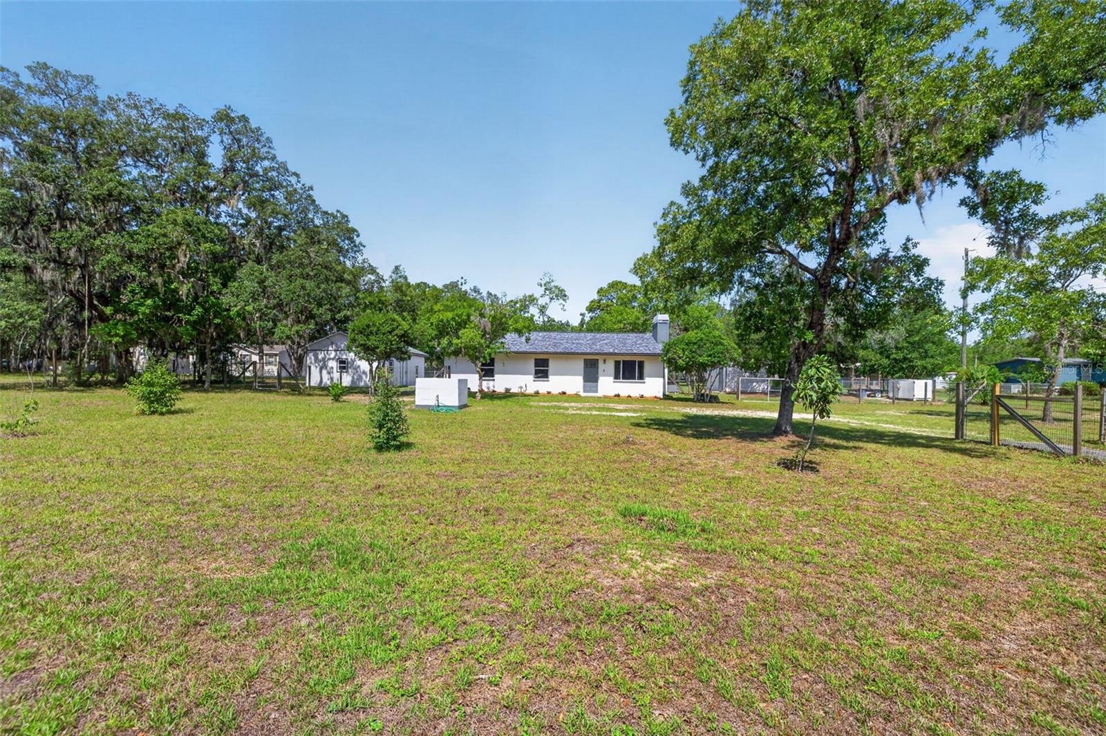 LEISURE HILLS - Residential