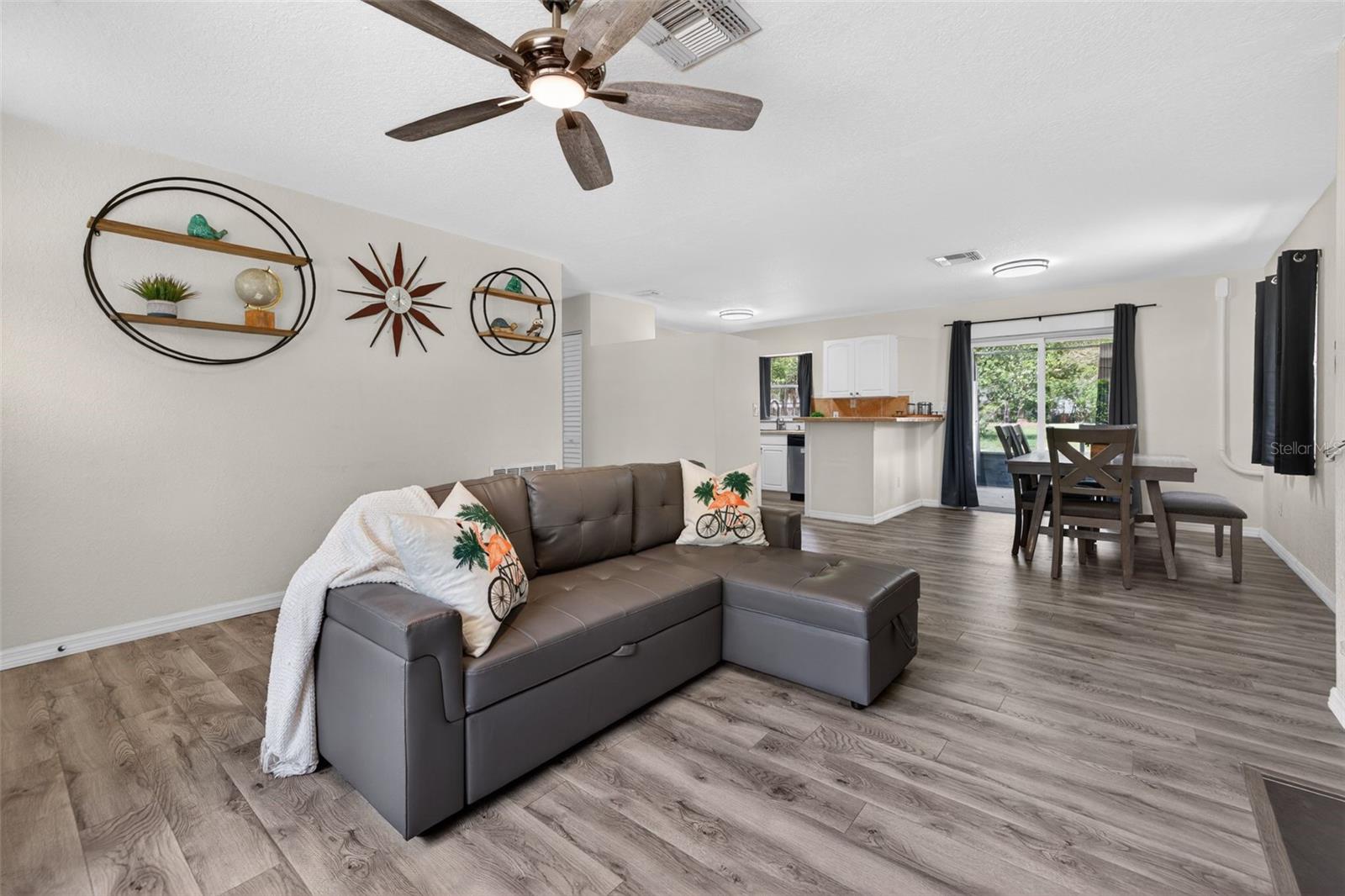 LEISURE HILLS - Residential